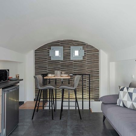 Blackstone Luxury Suites Emporio  Esterno foto